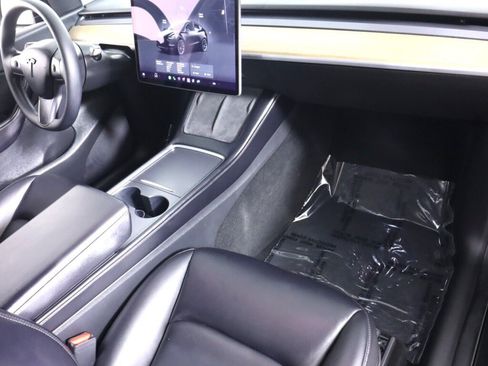 Used 2022 Tesla Model Y Long Range AWD/4WD image 40