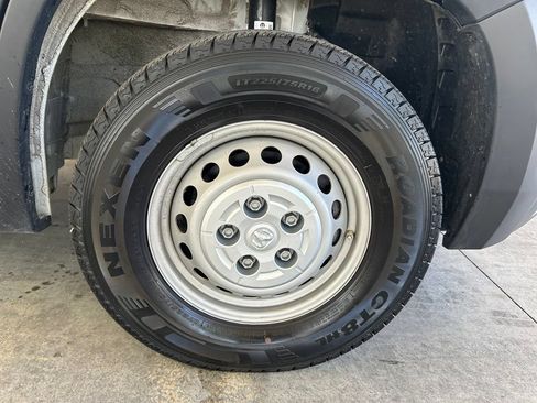 Used 2025 RAM ProMaster 2500 w/ Convenience Group FWD image 18
