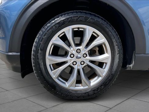 Used 2020 Ford Explorer XLT w/ Equipment Group 202A image 11