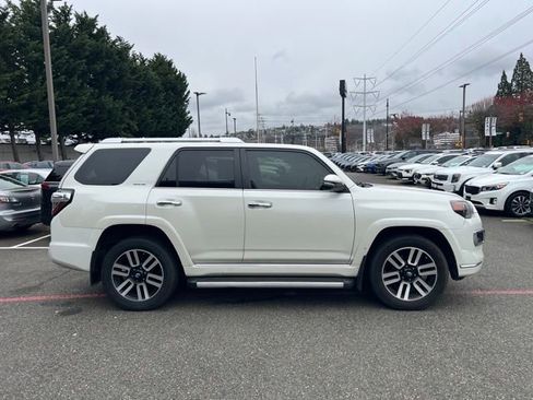 Used 2017 Toyota 4Runner SR5 Premium AWD/4WD image 4