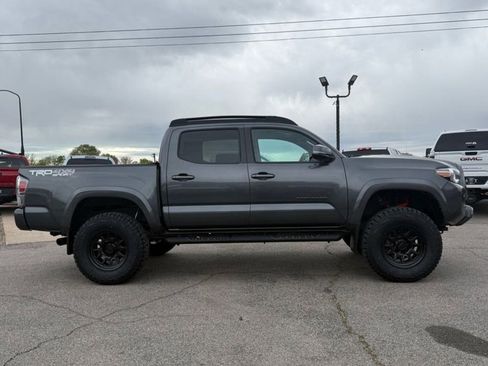 Used 2022 Toyota Tacoma TRD Sport w/ Technology Package AWD/4WD image 5