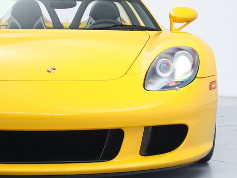 Used 2005 Porsche Carrera GT RWD image 12