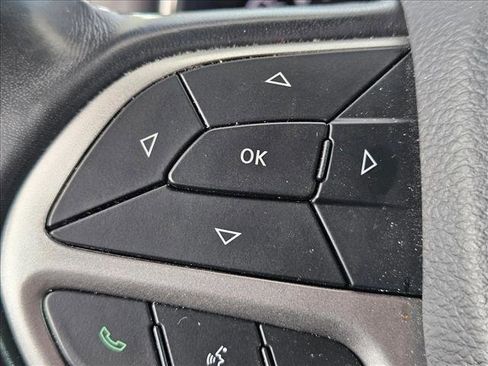 Used 2020 Jeep Grand Cherokee Laredo w/ Laredo X Package image 17