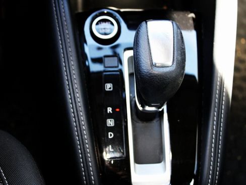 Used 2019 Nissan Kicks S image 22