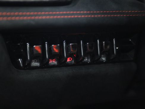 Used 2019 Lamborghini Huracan Performante AWD/4WD image 16