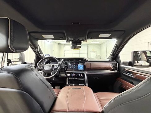 Used 2024 GMC Sierra 3500 Denali Ultimate AWD/4WD image 27