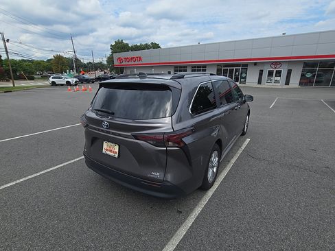 Used 2024 Toyota Sienna XLE w/ XLE Plus Package AWD/4WD image 6
