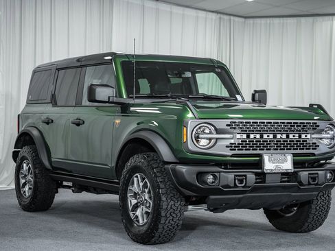 Used 2025 Ford Bronco Badlands image 1