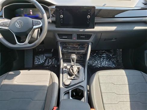 New 2025 Volkswagen Taos SE image 9