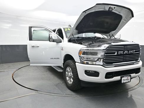 Used 2024 RAM 2500 Laramie AWD/4WD image 43