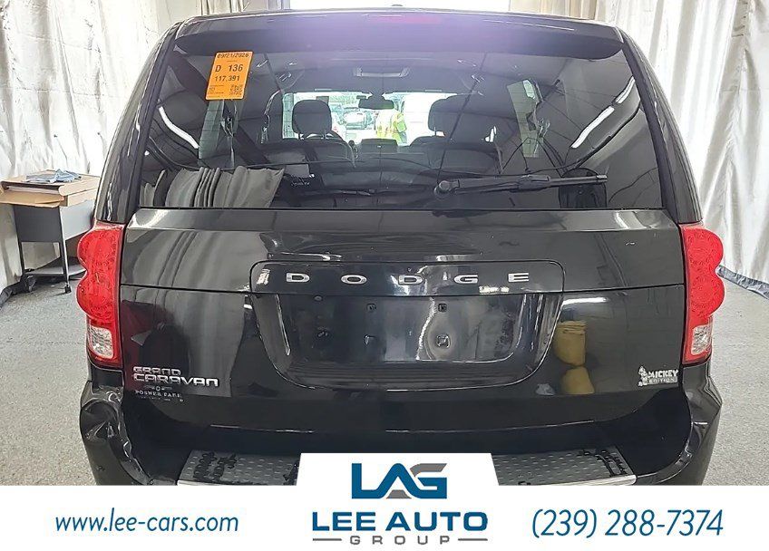 Used 2020 Dodge Grand Caravan SE FWD image 2