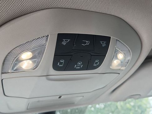 Used 2023 Chrysler Pacifica Touring-L FWD image 20
