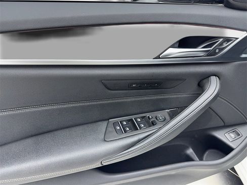 Used 2022 BMW 530i w/ Convenience Package image 38