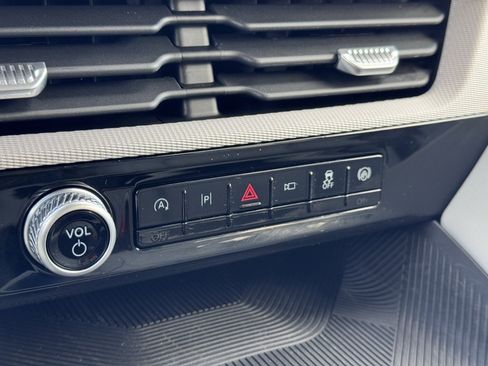 Used 2025 Ford Explorer Active w/ Active Comfort Package image 25