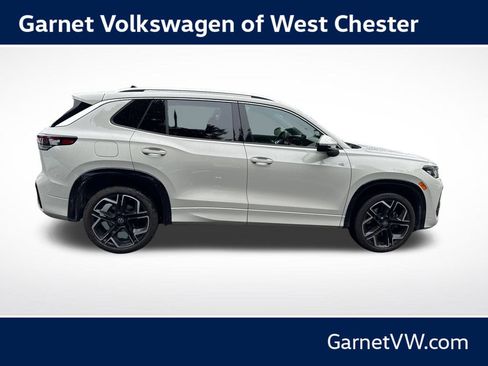 Used 2025 Volkswagen Tiguan SEL R-Line AWD/4WD image 6