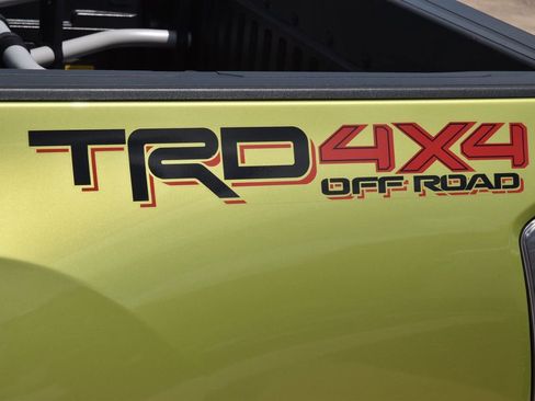 Used 2023 Toyota Tacoma TRD Off-Road w/ Technology Package AWD/4WD image 13