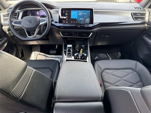 Used 2025 Volkswagen Atlas Cross Sport SE image 23