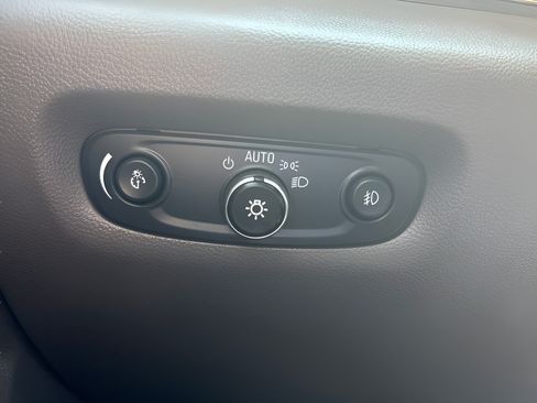 Used 2019 Chevrolet Traverse Premier AWD/4WD image 12