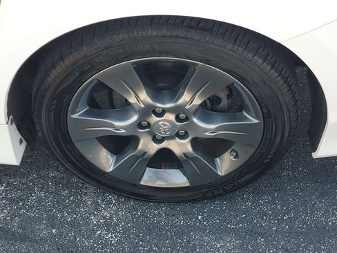 Certified 2016 Toyota Sienna SE FWD image 6