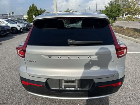Used 2023 Volvo XC40 B4 Core w/ Convenience Package FWD image 13