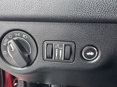 Used 2018 Chrysler 300 Touring w/ Sport Appearance Package image 16