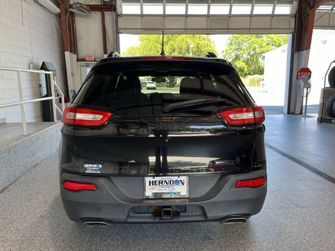 Used 2017 Jeep Cherokee High Altitude AWD/4WD image 7