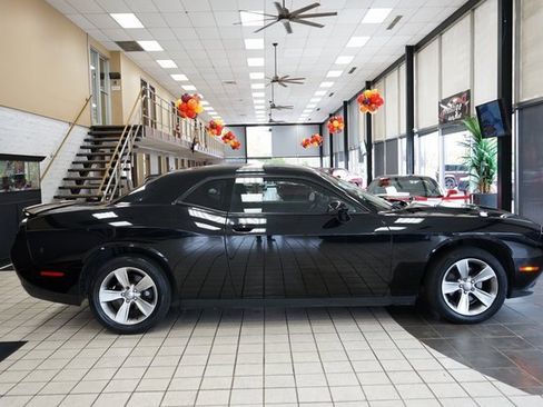 Used 2019 Dodge Challenger SXT image 16