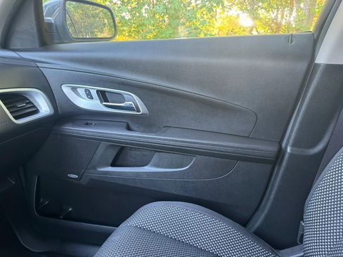 Used 2017 Chevrolet Equinox LT w/ Convenience Package FWD image 9