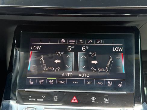 Used 2021 Audi e-tron Premium Plus w/ Premium Plus Package AWD/4WD image 17