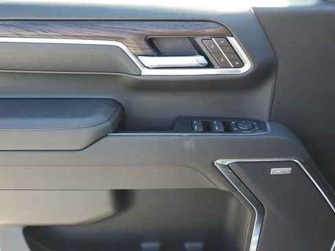 New 2026 GMC Sierra 1500 SLT image 19