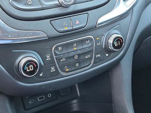 Used 2022 Chevrolet Equinox LT FWD image 25