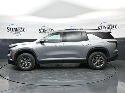 Used 2025 Chevrolet Traverse LT