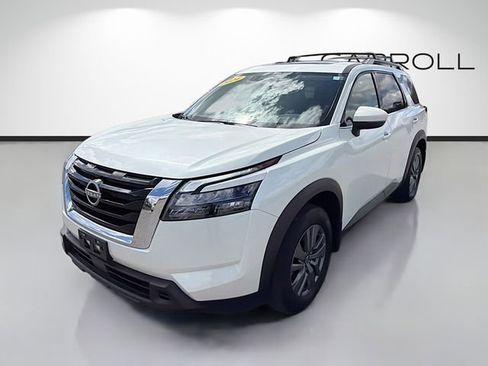 Used 2024 Nissan Pathfinder SV w/ SV Premium Package image 7