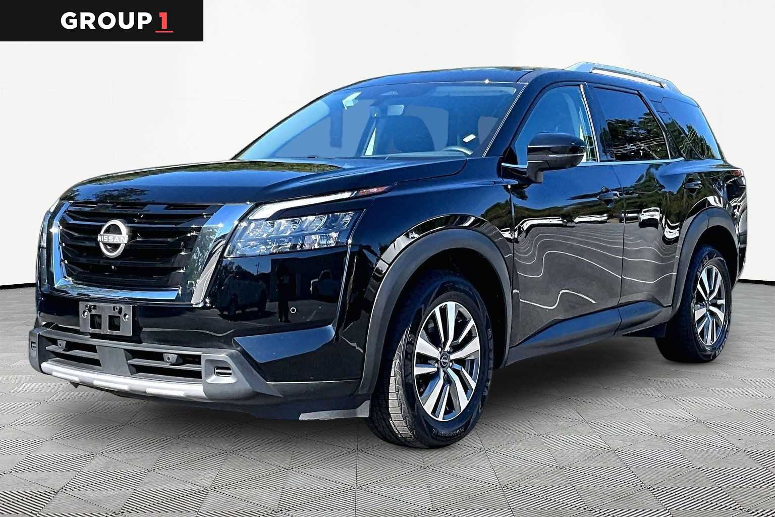 Used 2025 Nissan Pathfinder SL AWD/4WD image 1