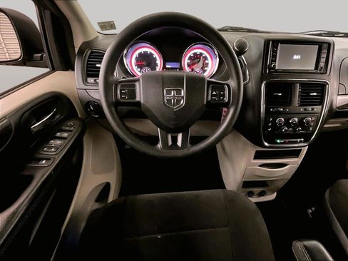 Used 2019 Dodge Grand Caravan SE image 5