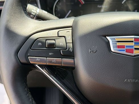 Used 2025 Cadillac XT6 Premium Luxury FWD image 16