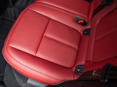 New 2026 Porsche Macan image 35