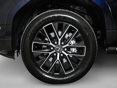 Used 2025 Lexus GX 550 w/ Accessory Package (2T) image 24