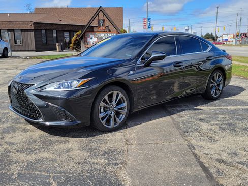 Used 2019 Lexus ES 350 F Sport image 2