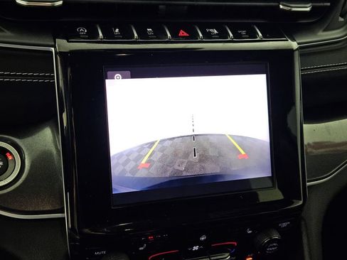 Used 2022 Jeep Grand Cherokee L Laredo RWD image 10