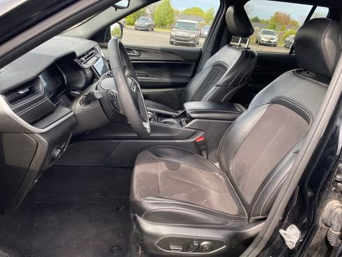 Used 2023 Jeep Grand Cherokee Altitude AWD/4WD image 15