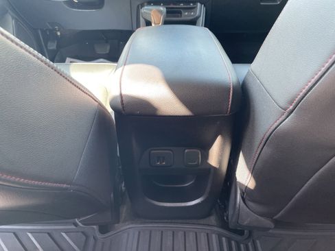 Used 2015 GMC Canyon SLE w/ All-Terrain Adventure Package image 25