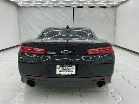 Used 2017 Chevrolet Camaro LT RWD image 10