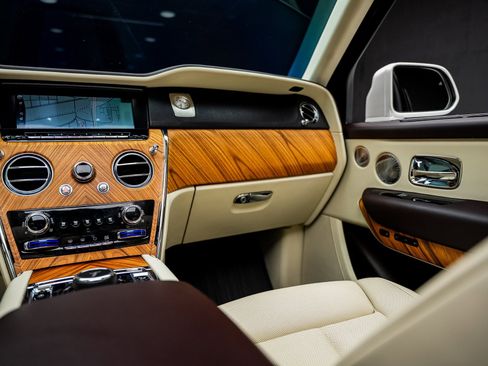 Used 2019 Rolls-Royce Cullinan image 39