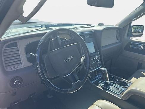 Used 2017 Lincoln Navigator Select AWD/4WD image 5
