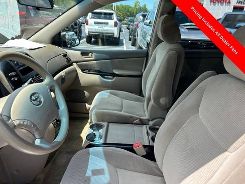 Used 2005 Toyota Sienna LE w/ LE Pkg 4 FWD image 2