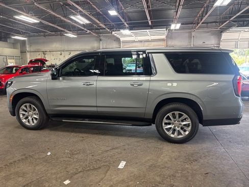 Used 2025 Chevrolet Suburban Premier image 7