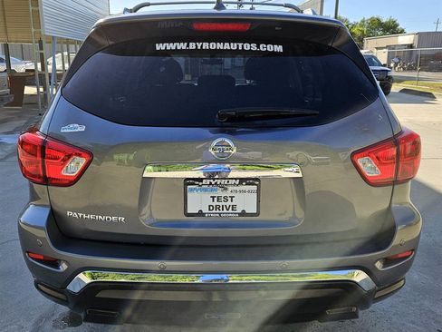 Used 2019 Nissan Pathfinder S image 4