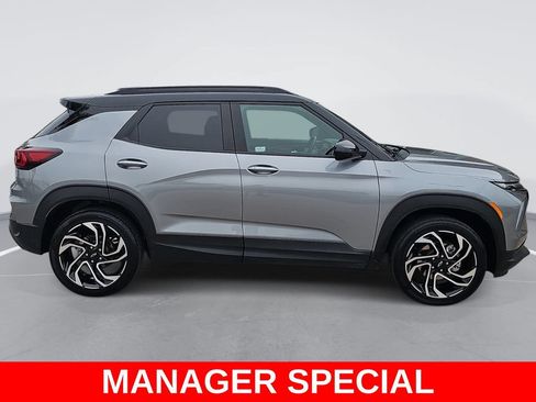 Used 2024 Chevrolet TrailBlazer RS w/ Convenience Package AWD/4WD image 2