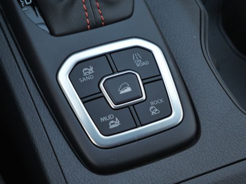 New 2026 Nissan Frontier PRO-4X AWD/4WD image 18